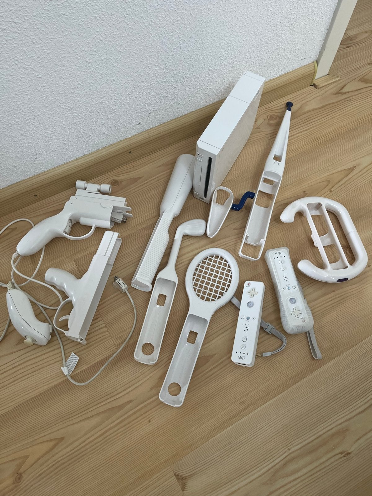 Wii console inclusief diverse accessoires, Spelcomputers en Games, Ophalen of Verzenden, Gebruikt, Met 2 controllers, Met stuurtje