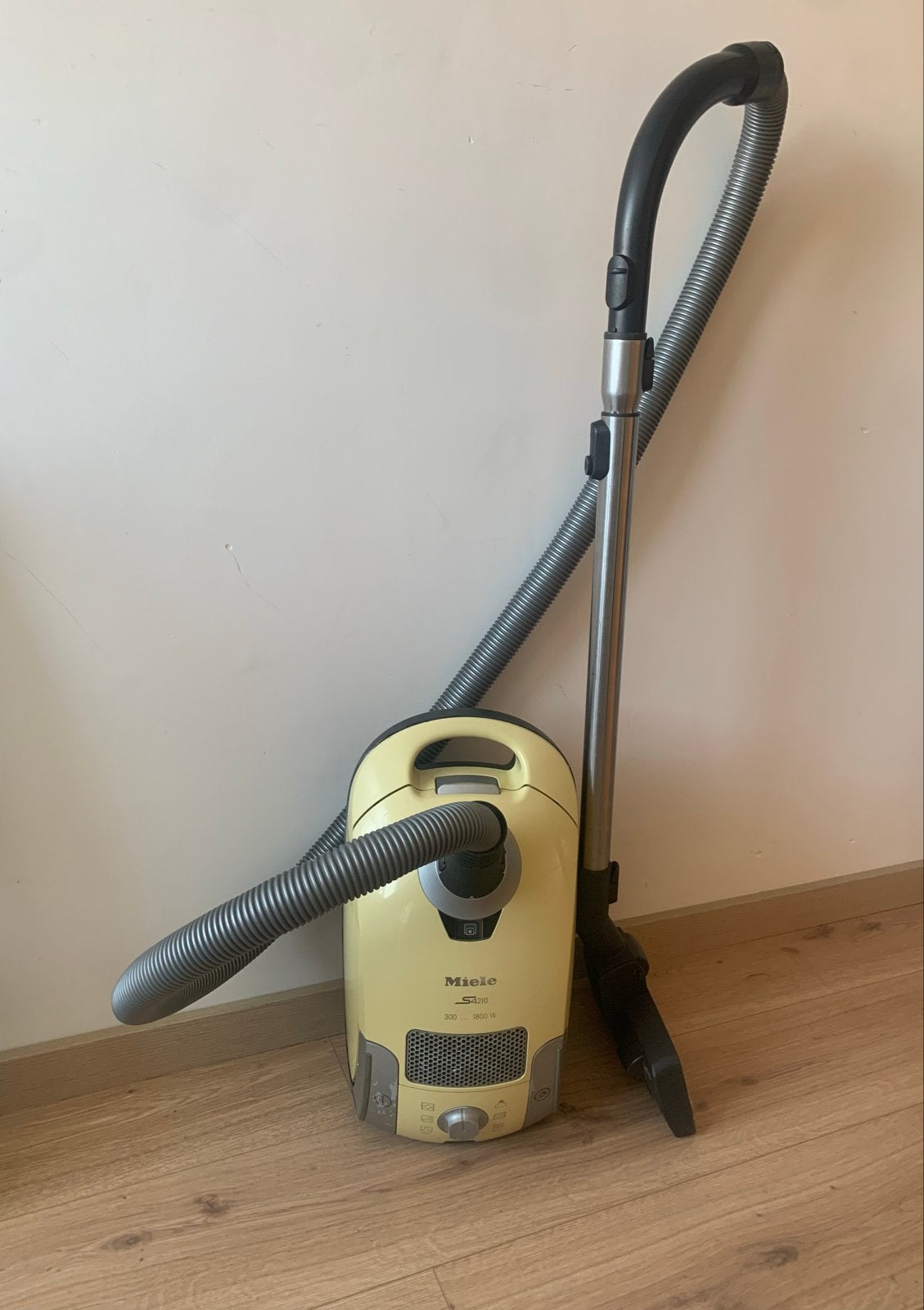 Miele S4210 Stofzuiger - 1800W., Gebruikt, 1600 tot 2000 watt, Miele, Sledestofzuiger