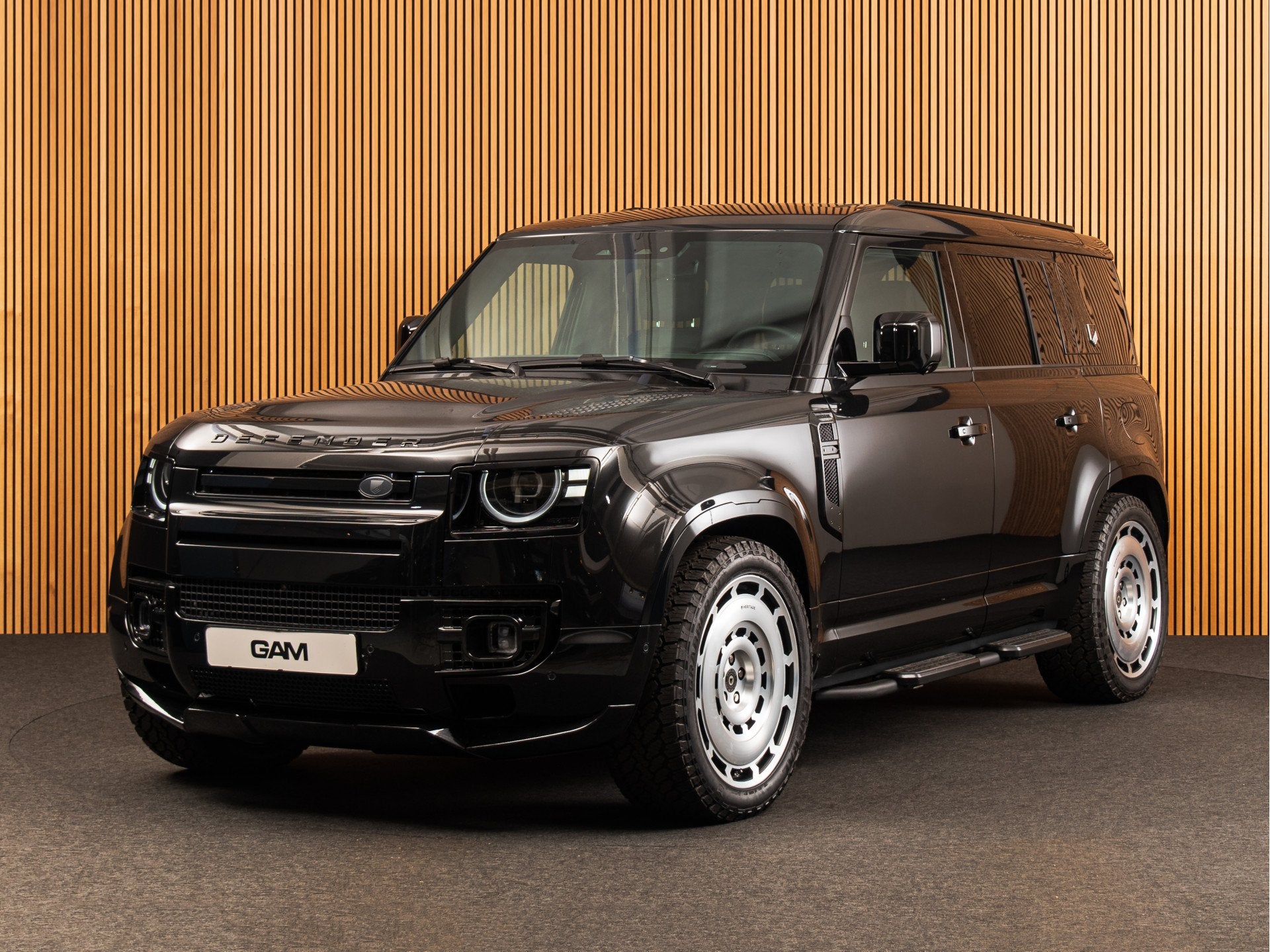 Land Rover Defender 110 2.0 P300e 110 X-Dynamic HSE HERITAGE, Auto's, Automaat, Gebruikt, 4 cilinders, Zwart