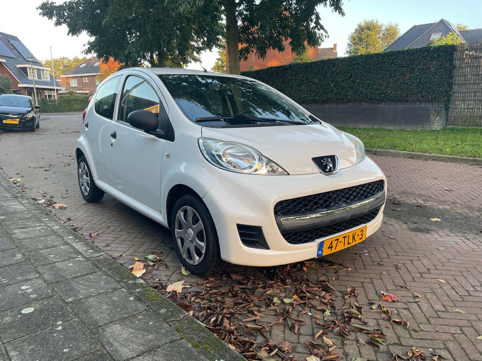 Peugeot 107 1.0 12V 5DR 2012 Wit, Voorwielaandrijving, 4 stoelen, Origineel Nederlands, Handgeschakeld