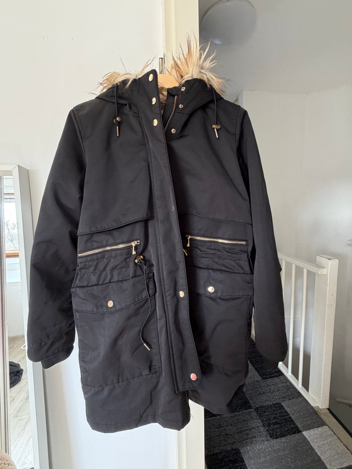 Pull&Bear winterjas met bontkraag en voering, Ophalen of Verzenden, Zo goed als nieuw, Maat 38/40 (M), Zwart