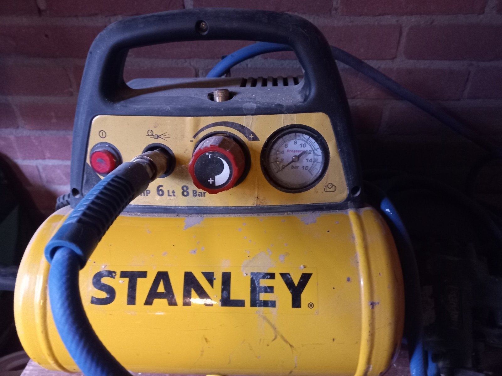 Stanley compressor  incl Tacker, Doe-het-zelf en Verbouw, Compressors, Minder dan 25 liter, Ophalen, Minder dan 200 liter/min