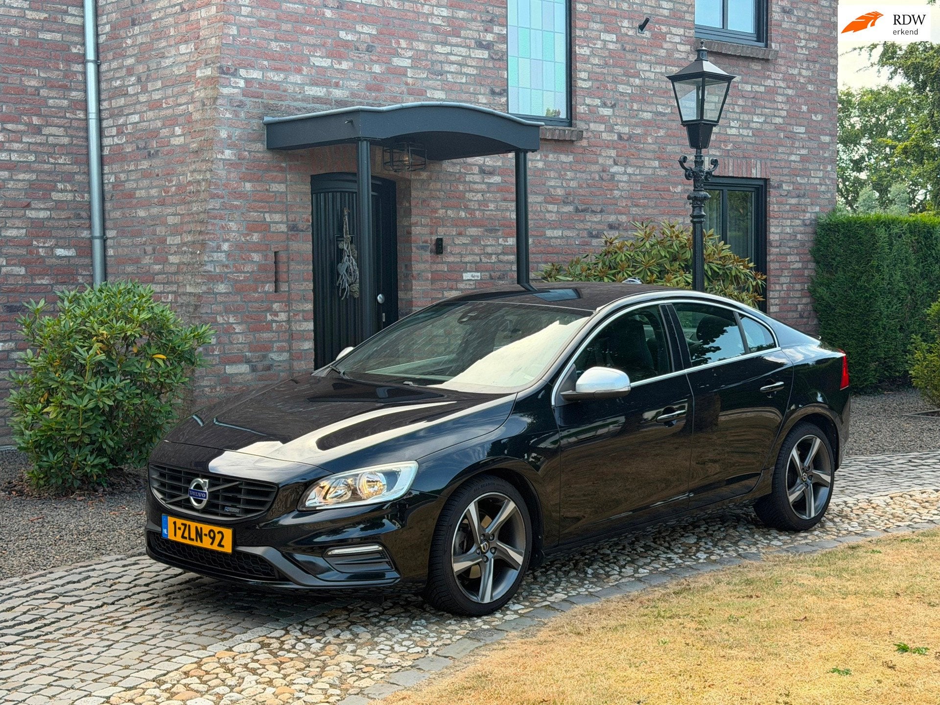Volvo S60 1.6 T3 R-Design Automaat 92000km!, Auto's, 15 km/l, Gebruikt, Zwart, 4 cilinders