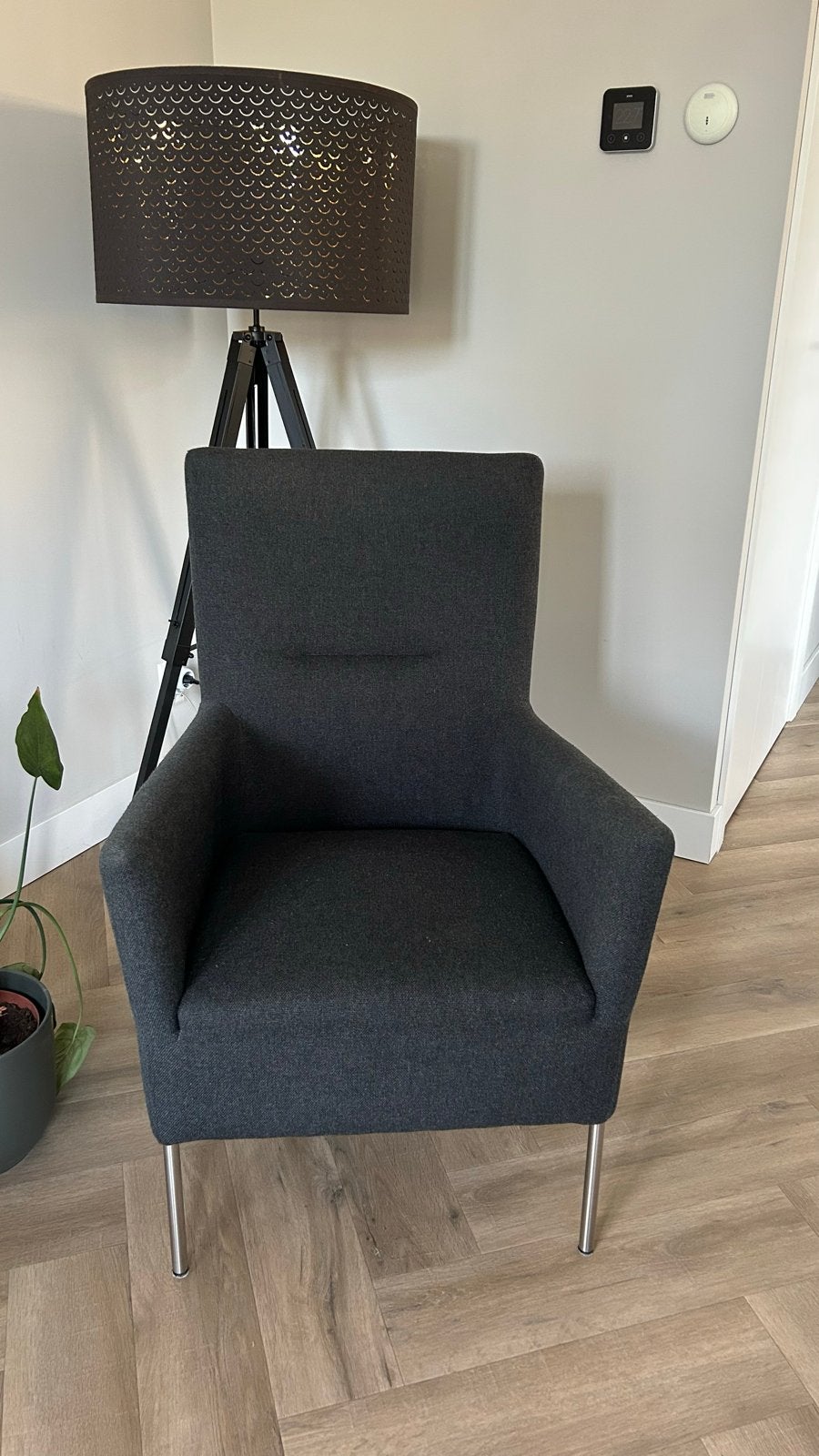 Comfortabele donkergrijze fauteuil, Huis en Inrichting, Ophalen, Minder dan 75 cm, Zo goed als nieuw, Stof
