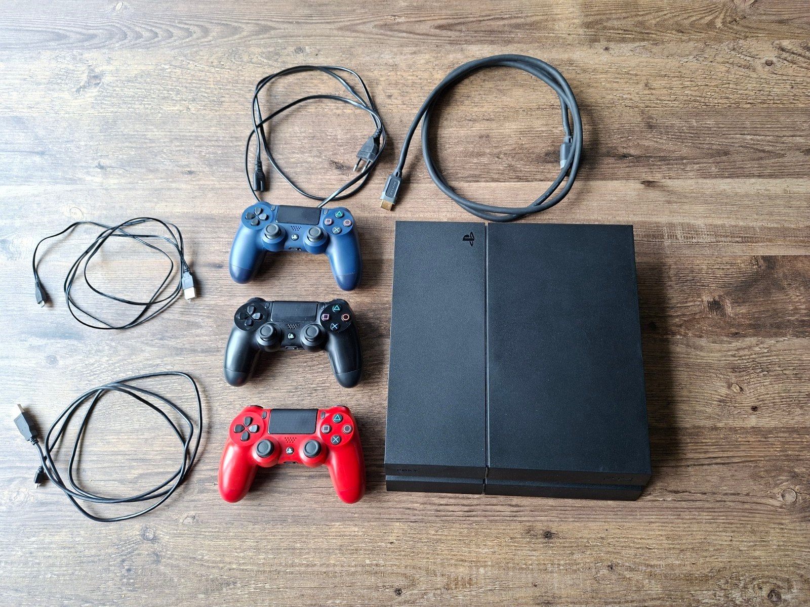 PlayStation 4 (PS4) met 3 controllers en kabels, Spelcomputers en Games, Ophalen, Original, Met 3 controllers of meer, 500 GB