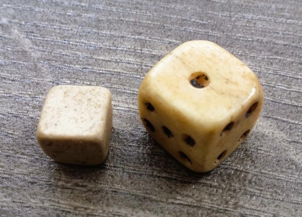 17 de eeuw Bodemvondst Been Benen Dobbelsteen Spel Trictrac, Ophalen of Verzenden
