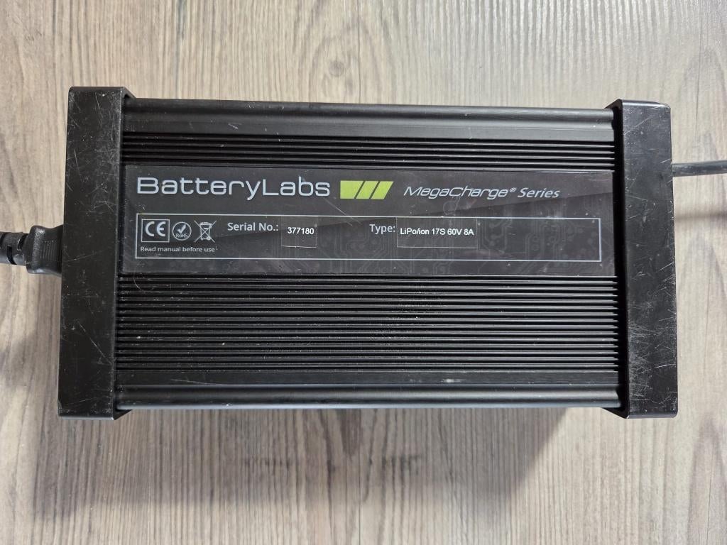 BatteryLabs MegaCharge 8A Ultra Snellader 60V, Ophalen of Verzenden, Gebruikt