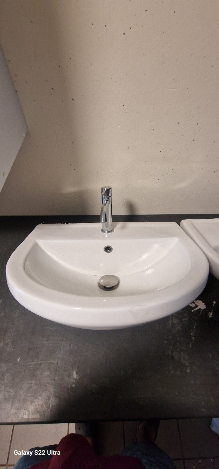 2x Wastafel met Kraan - Zo goed als nieuw, Ophalen of Verzenden, Zo goed als nieuw, Chroom, Wastafel