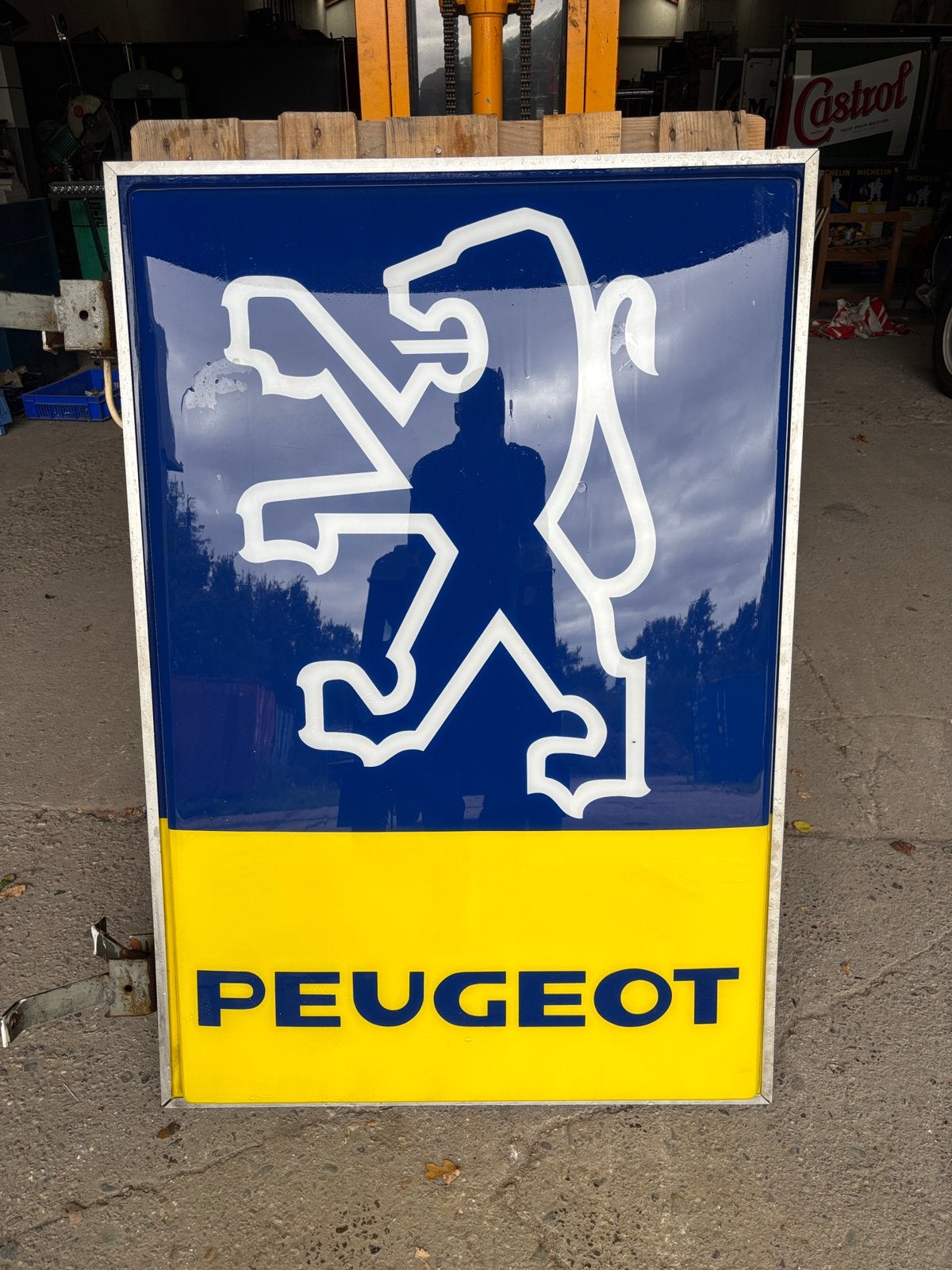 Peugeot lichtbak lichtreclame 120x82 cm, Ophalen, ., Lichtbak of (neon) lamp, Zo goed als nieuw