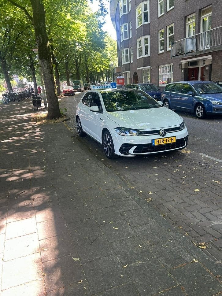 Autorijschool Limiet, Auto