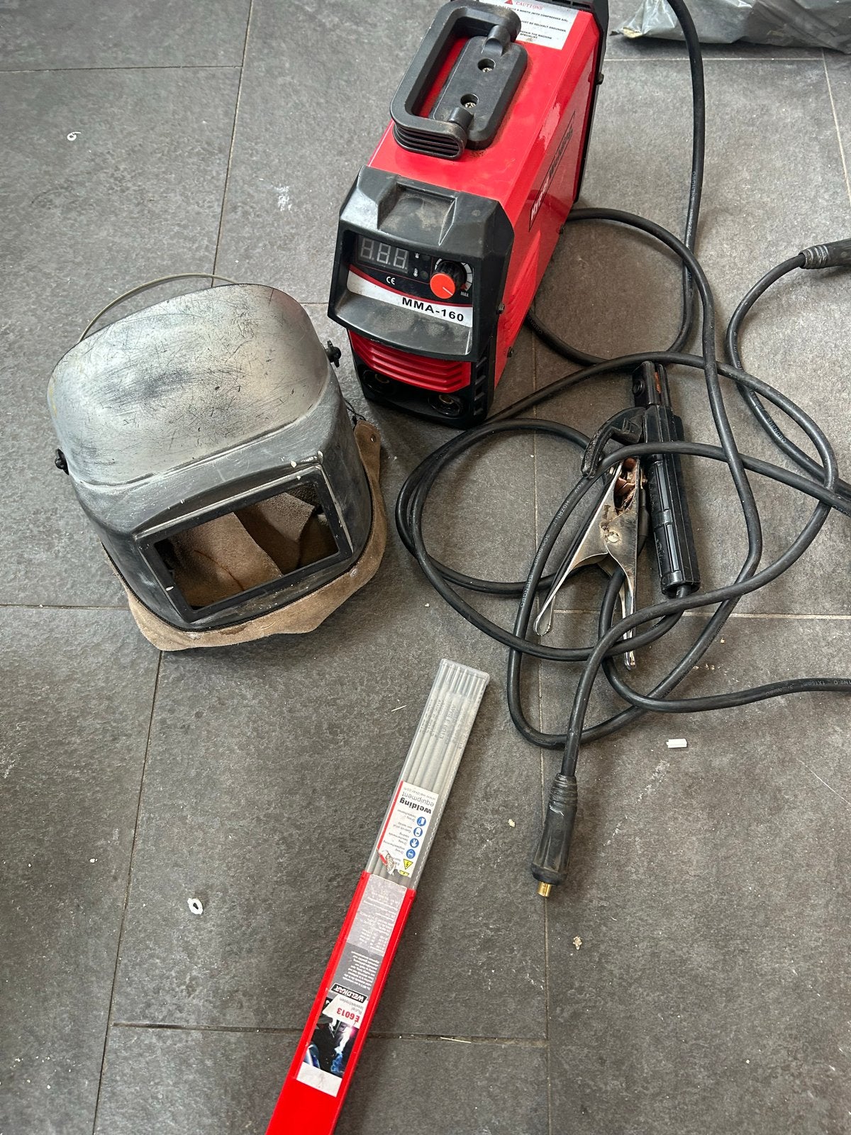 Lasapparaat MMA-160 met lashelm en elektroden, Ophalen, Gebruikt, Minder dan 150 ampère, Elektroden