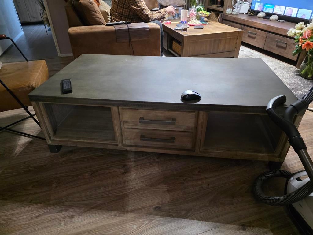 Zo goed als nieuwe eikenhouten salontafel van Donzel, Huis en Inrichting, Eikenhout, Ophalen of Verzenden, Zo goed als nieuw, Minder dan 50 cm