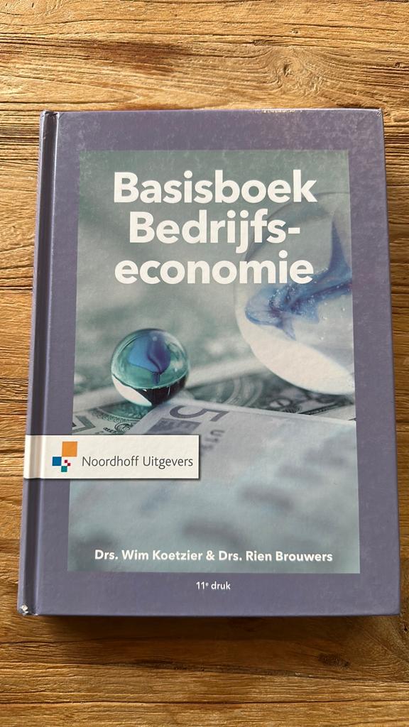 Basisboek Bedrijfseconomie - 11e druk, Boeken, Wim Koetzier; Rien Brouwers, Ophalen of Verzenden, Zo goed als nieuw, Economie en Marketing