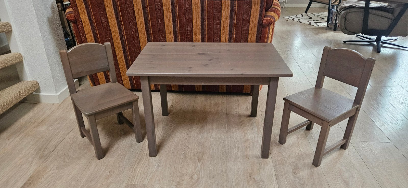 Kinder tafel en 2 stoeltjes Sundvik Ikea, Kinderen en Baby's, Kinderkamer | Tafels en Stoelen, Ophalen, Zo goed als nieuw, Tafel(s) en Stoel(en)