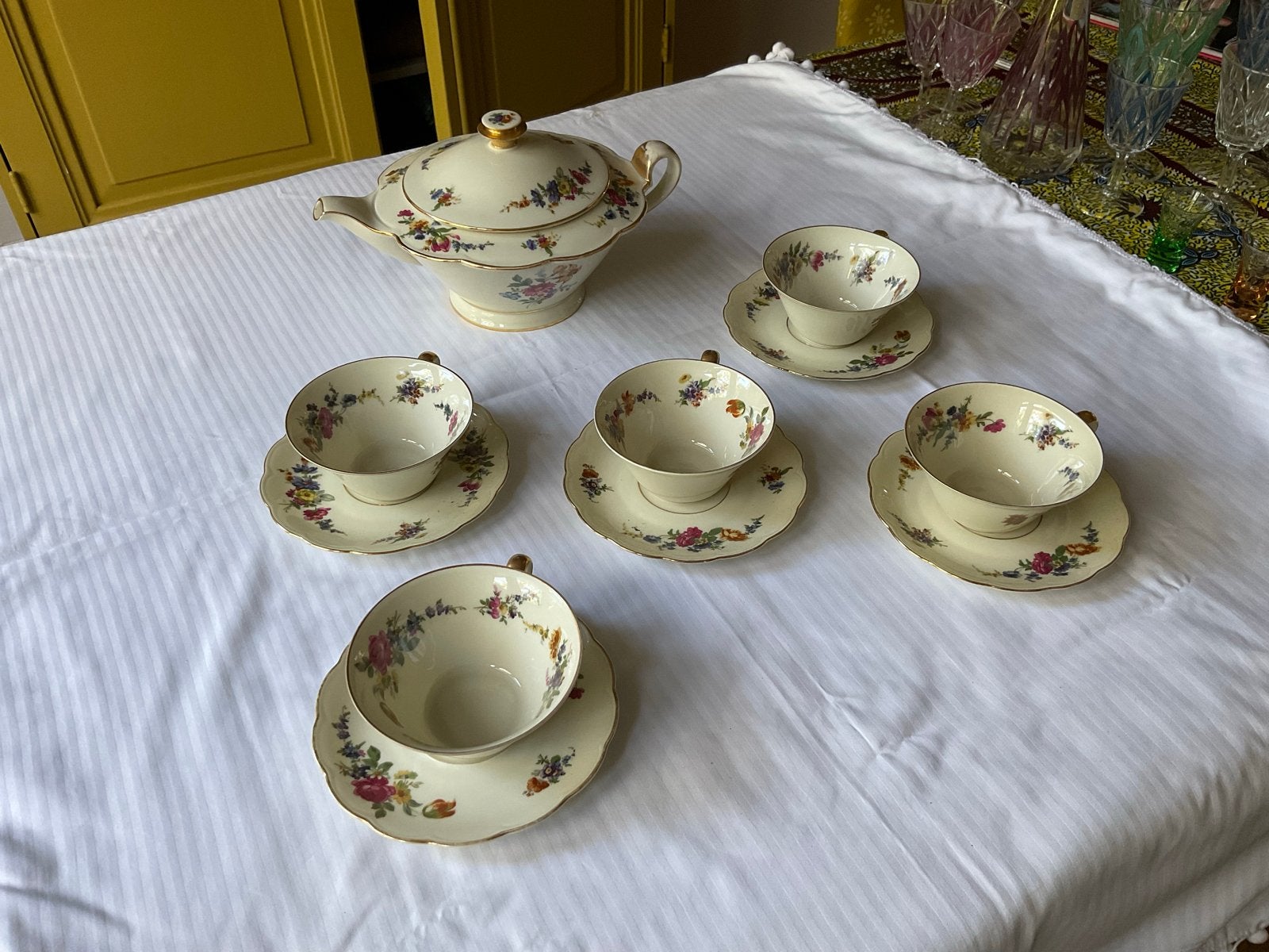 Bavaria theeservies: 5 kopjes, schotels & theepot, Ophalen of Verzenden