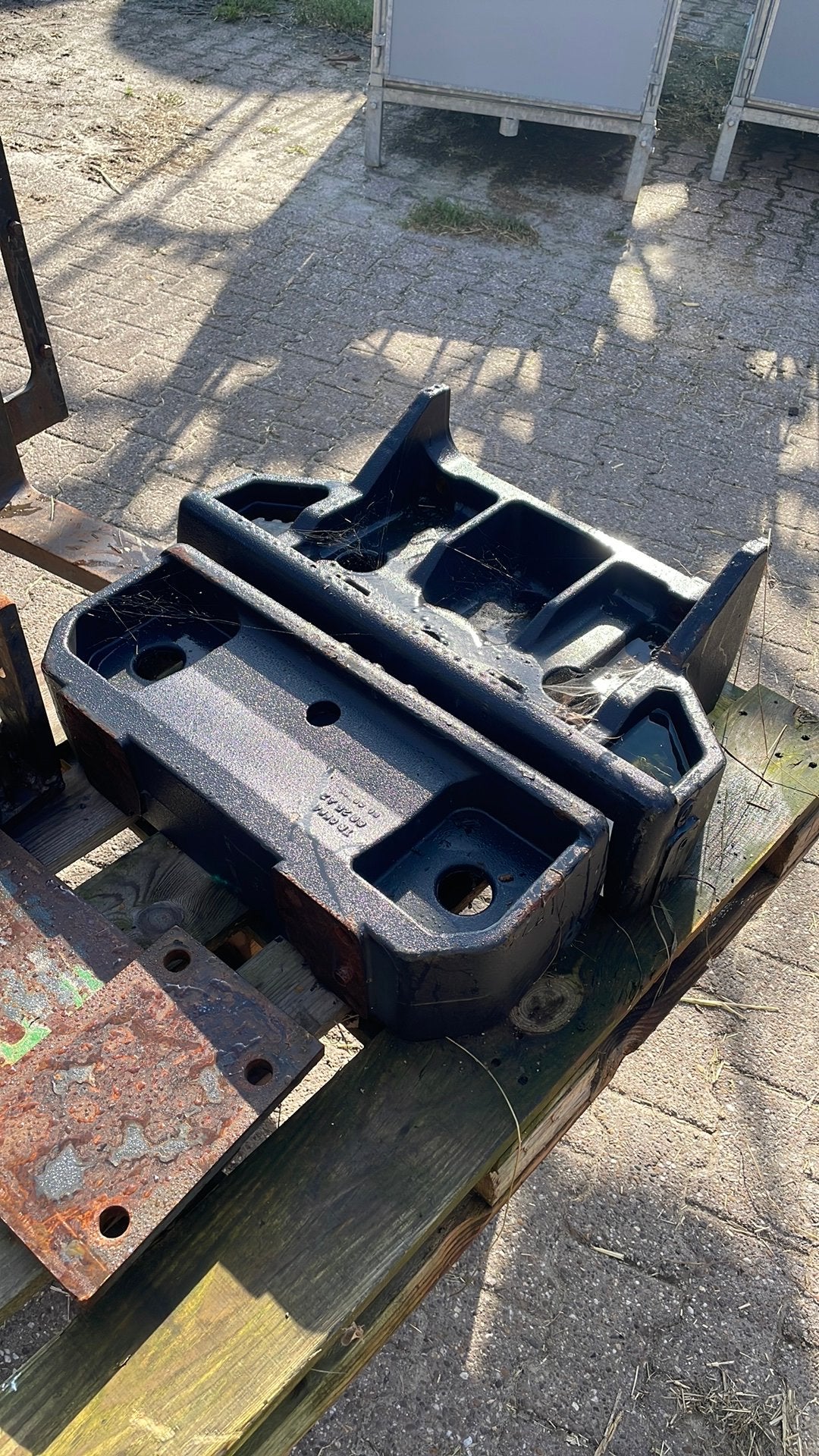Valtra moedergewicht, Ophalen