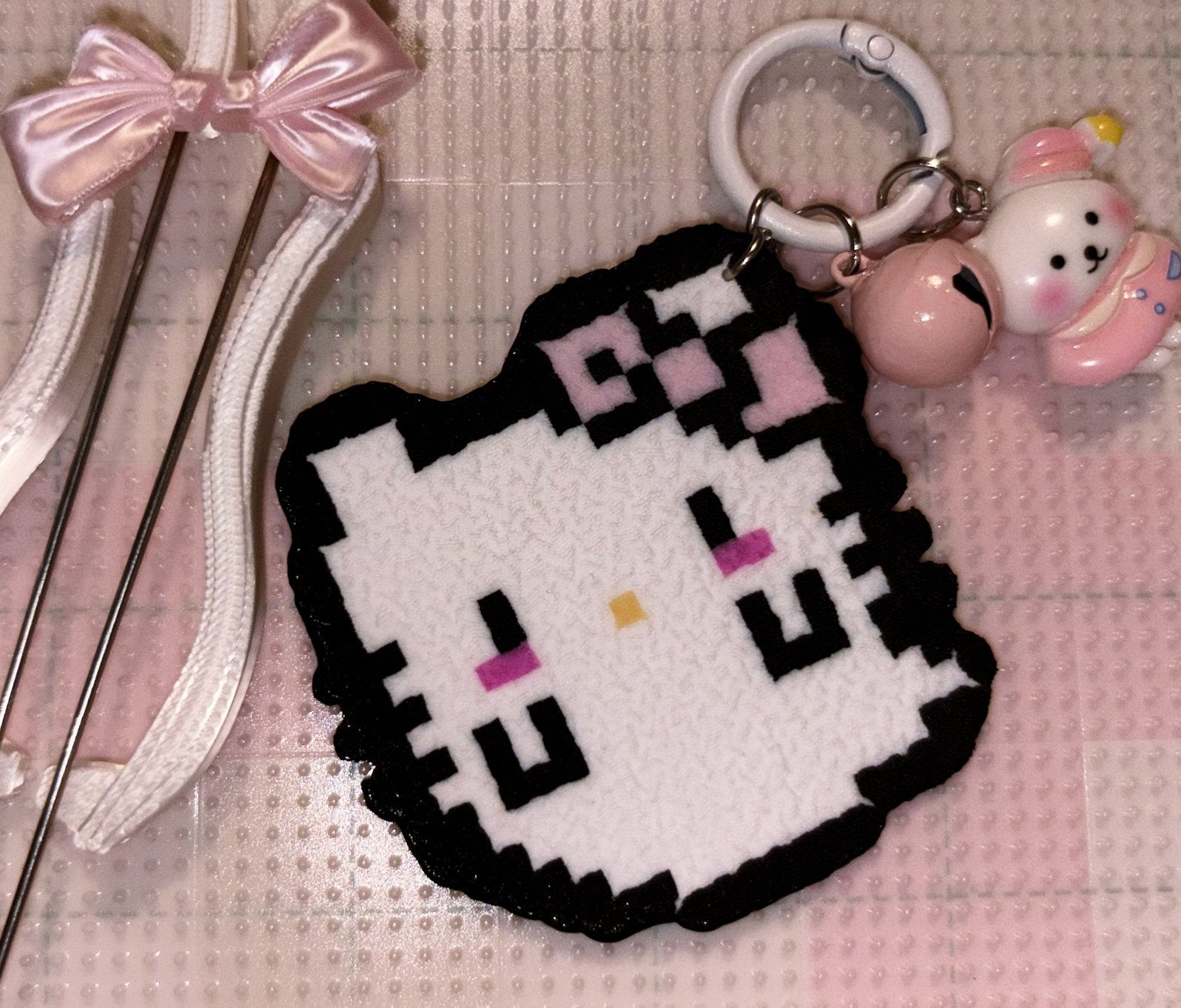 Hello kitty strijkkralen sleutelhanger, Verzamelen, Ophalen of Verzenden, Nieuw