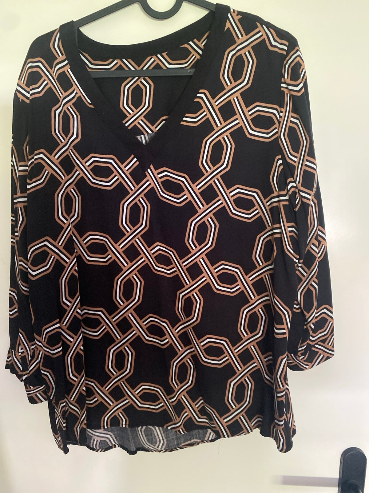 Zwarte blouse met geometrisch patroon 42 L, Kleding | Dames, T-shirts, Zwart, Maat 42/44 (L), Ophalen of Verzenden, Zo goed als nieuw
