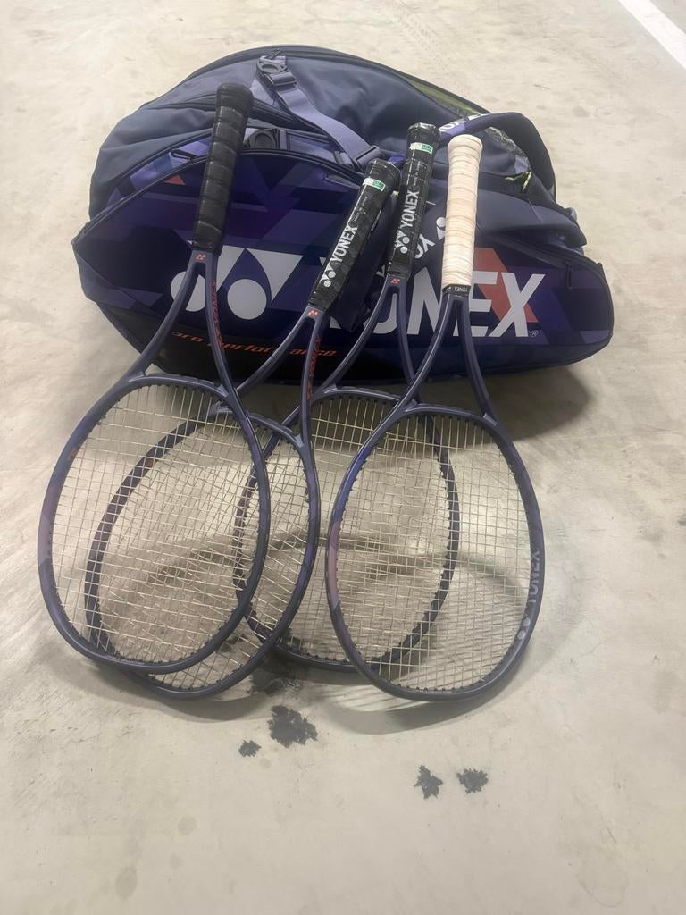 5 Yonex Precept 97D rackets met grote Yonex tas, Ophalen of Verzenden, Zo goed als nieuw, Racket, L4