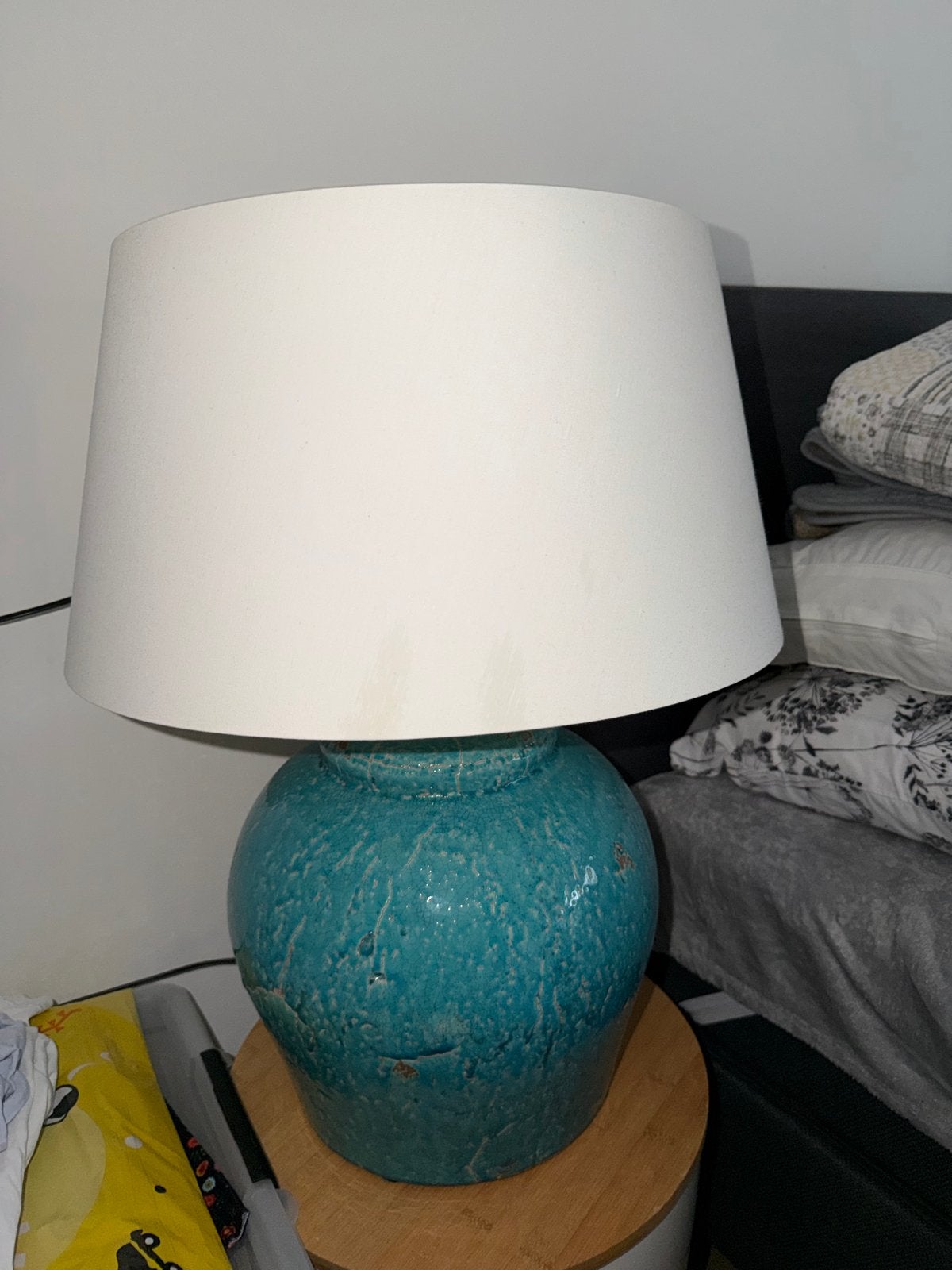 Turquoise tafellamp met witte kap, Huis en Inrichting, Ophalen, Gebruikt, Keramiek, Overige kleuren