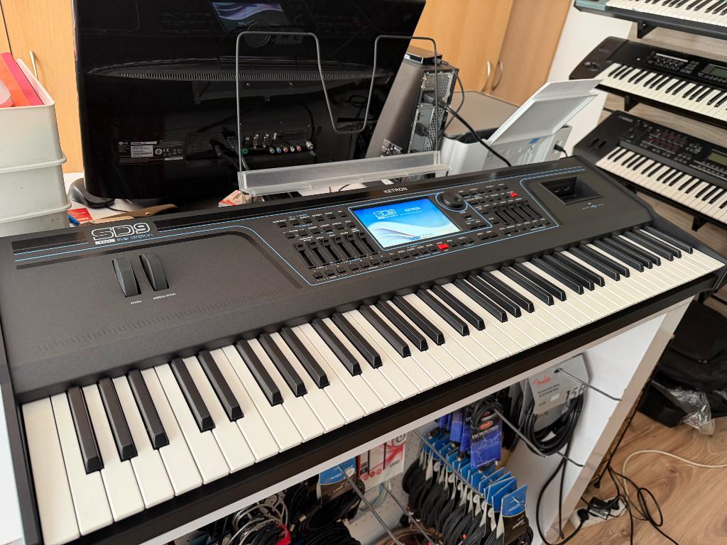 Ketron sd9, Overige aantallen, Zo goed als nieuw, Midi-aansluiting, Ophalen