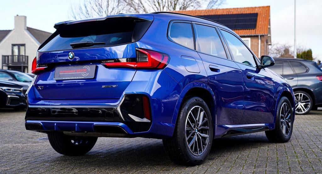 BMW X1 18i M-sport High Executive | HuD | Panorama | Harman/, Auto's, BMW, Gebruikt, Zwart, Blauw, Origineel Nederlands