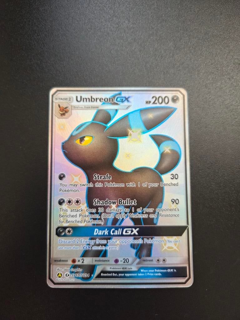 Umbreon SV69 Pokemon Hidden Fates, Ophalen of Verzenden, Zo goed als nieuw, Booster, Foil