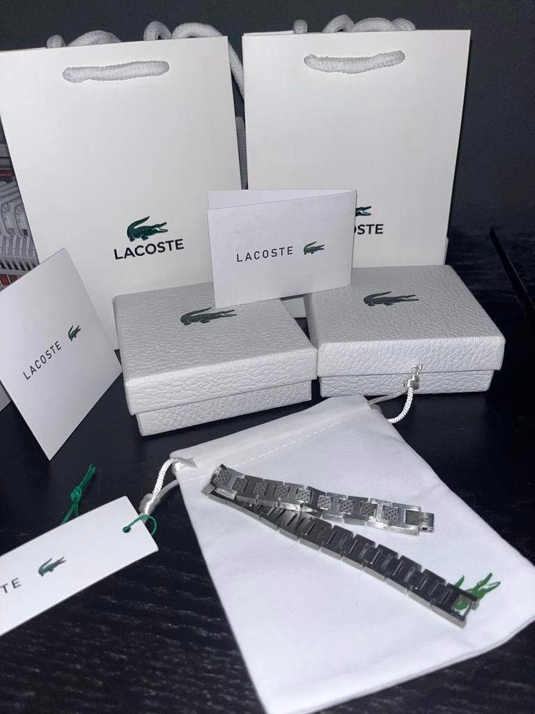 Lacoste zilveren armband met logo en doosje, Ophalen of Verzenden, Nieuw, Zilver, Staal