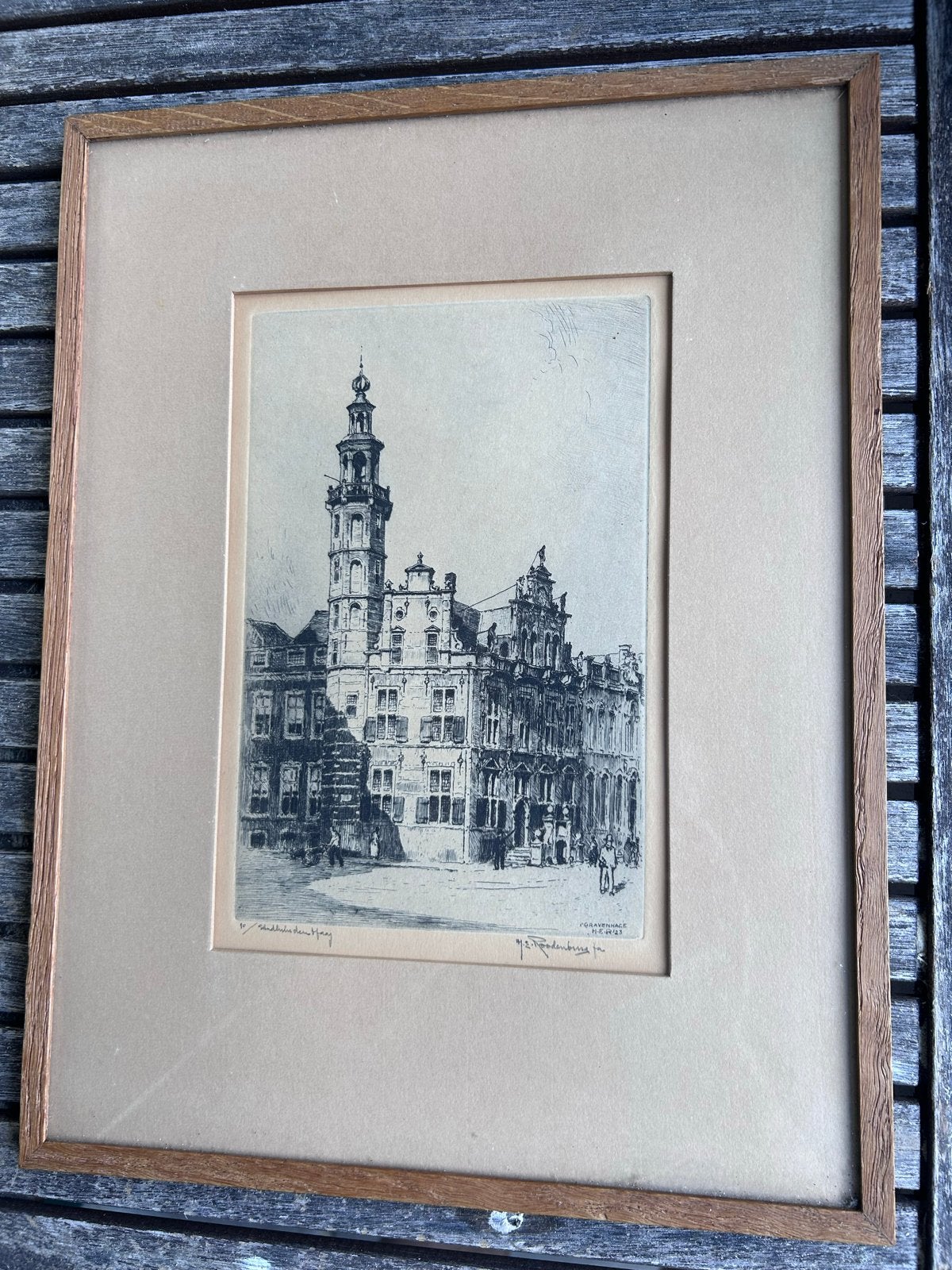 Ets Stadhuis Den Haag, gesigneerd Roodenburg, Ets, Stadsgezicht, Ophalen of Verzenden, Gesigneerd