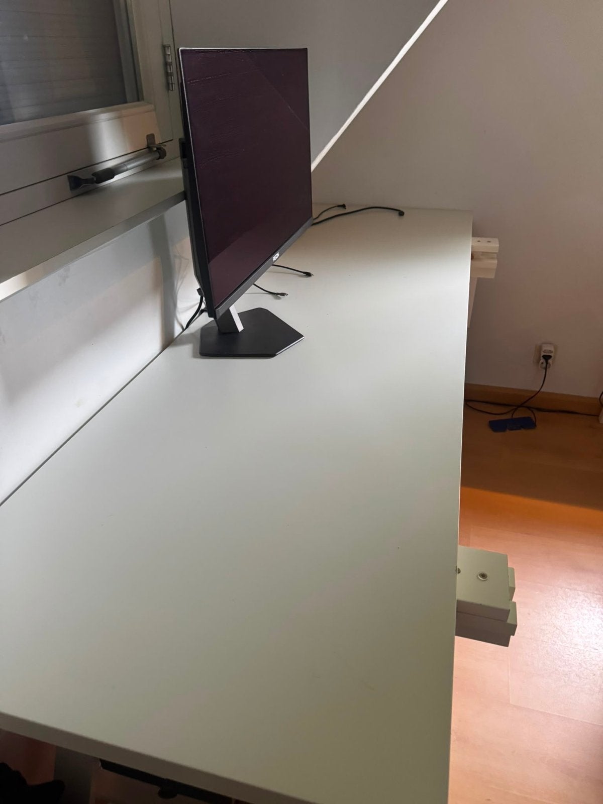 Wit bureau met verstelbare schragen - ideaal voor thuiswerk, Ophalen, Overige typen, Gebruikt, Hout