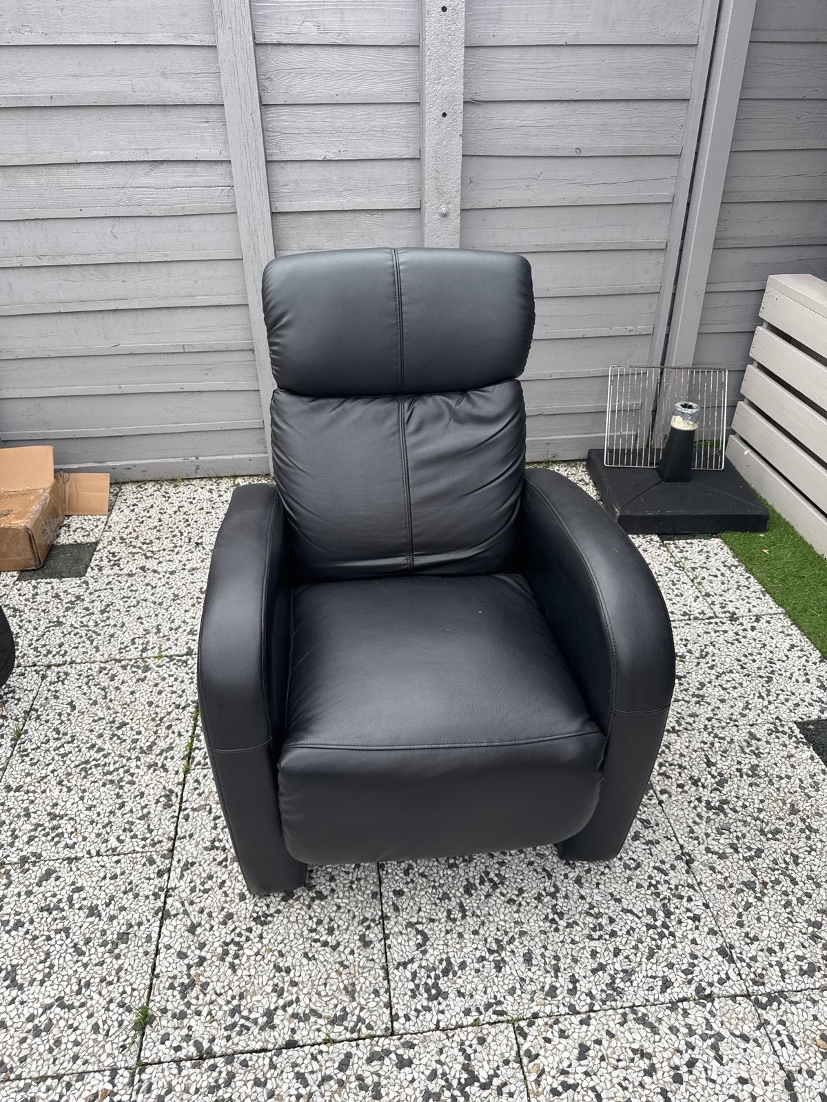 Zwarte relaxfauteuil met uitschuifbaar voetendeel, Ophalen, Gebruikt, Leer, 75 tot 100 cm