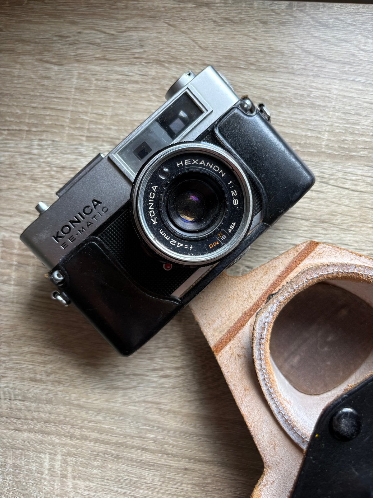 Konica EE-Matic Compact Camera met Hexanon 1:2.8 lens, Ophalen, Gebruikt, Compact, Konica