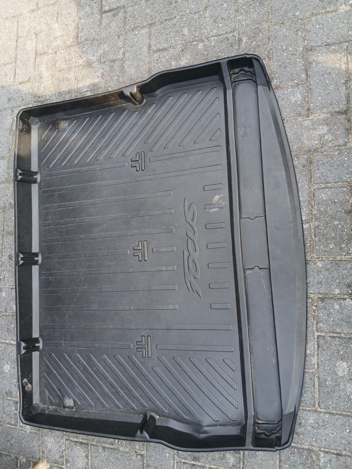 Ford Focus kofferbakmat, Ophalen
