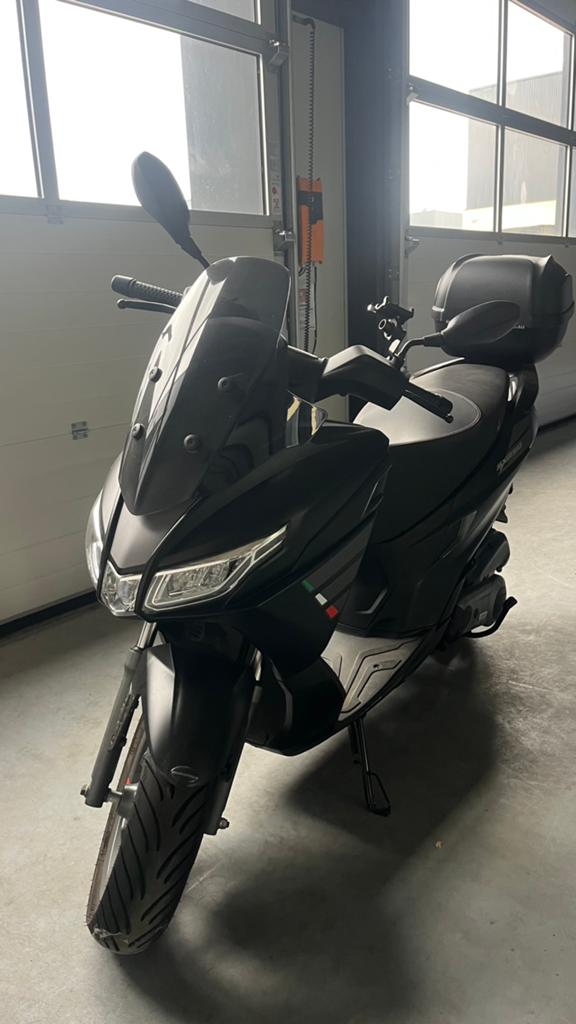 Aprilia scooter sxr 50, Ophalen, Zo goed als nieuw, Benzine, Overige modellen
