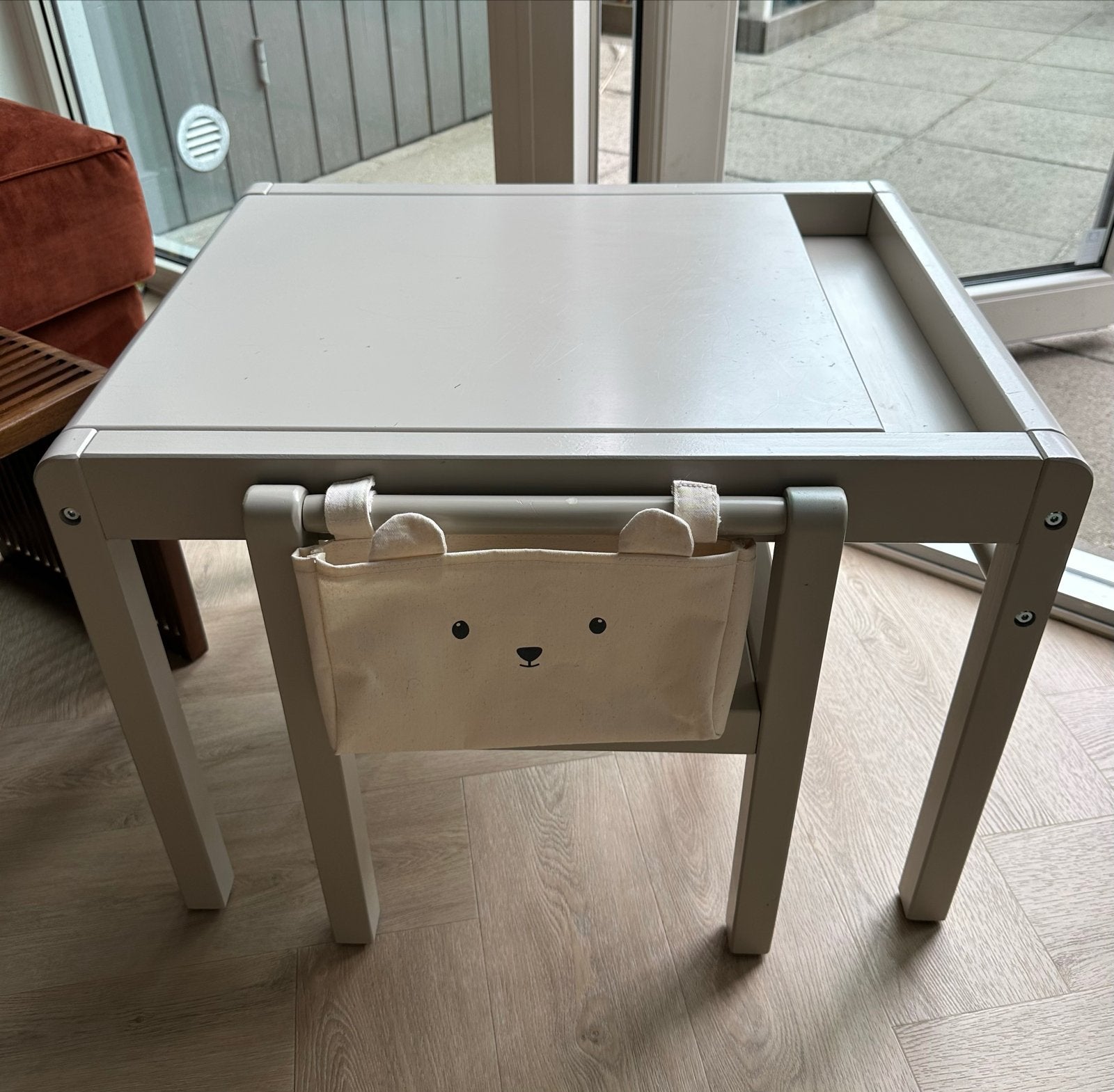 Bureau en stoel voor kinderen van H&M, Kinderen en Baby's, Kinderkamer | Tafels en Stoelen, Ophalen, Gebruikt, Tafel(s) en Stoel(en)