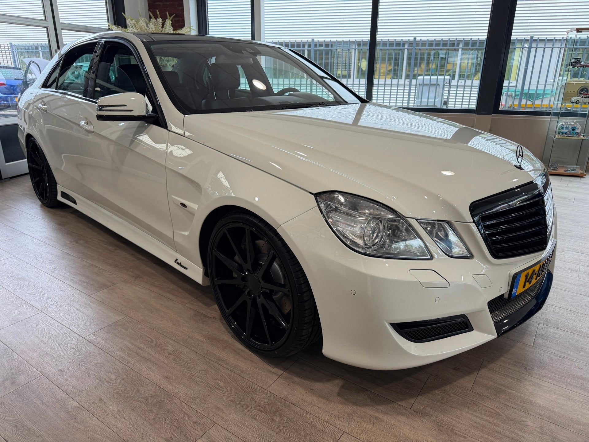 Mercedes-Benz E-klasse E 500 Lorinser Origineel geleverd, Auto's, Achterwielaandrijving, Gebruikt, 8 cilinders, Xenon verlichting