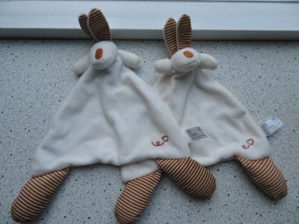 Knuffeldoek konijn merk Mundia van Kruidvat wit bruin hartje, Ophalen of Verzenden, Zo goed als nieuw, Konijn, Wasbaar