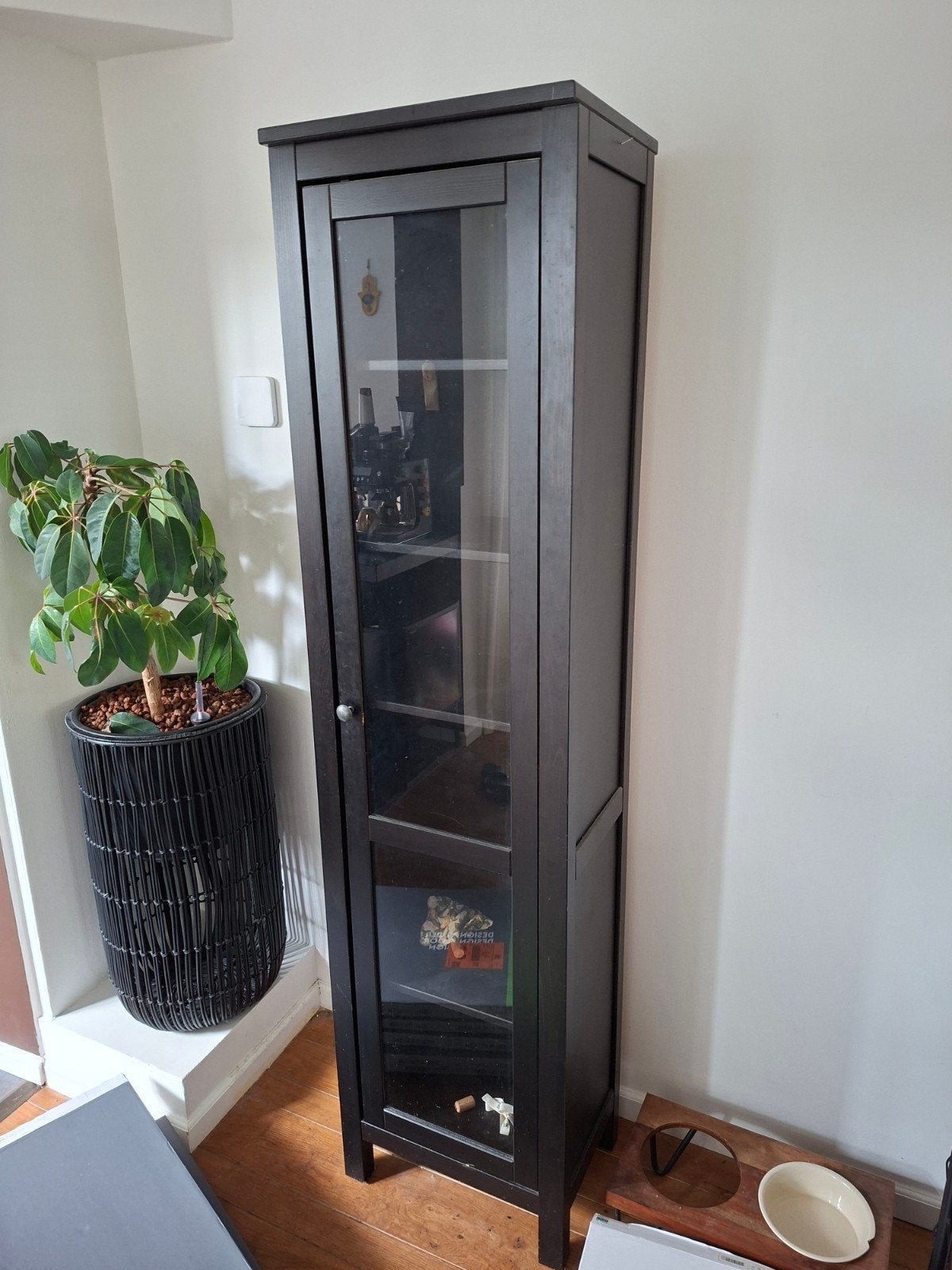 Ikea Hemnes Vitrinekast - Zwartbruin, Ophalen, Gebruikt, 50 tot 100 cm, 150 tot 200 cm
