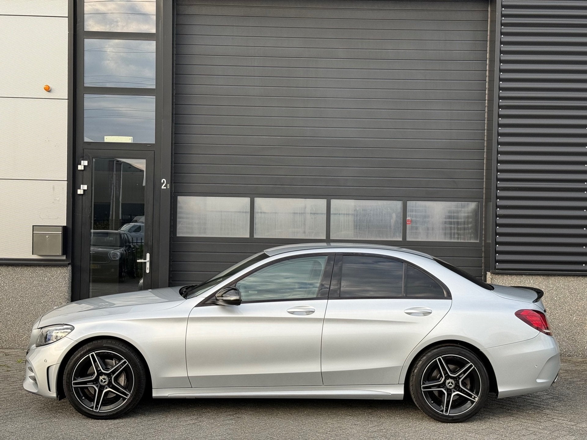 Mercedes-Benz C-klasse 180 Amg Night Virtual Camera Leder, Auto's, Mercedes-Benz, Achterwielaandrijving, Gebruikt, Zwart, Bedrijf