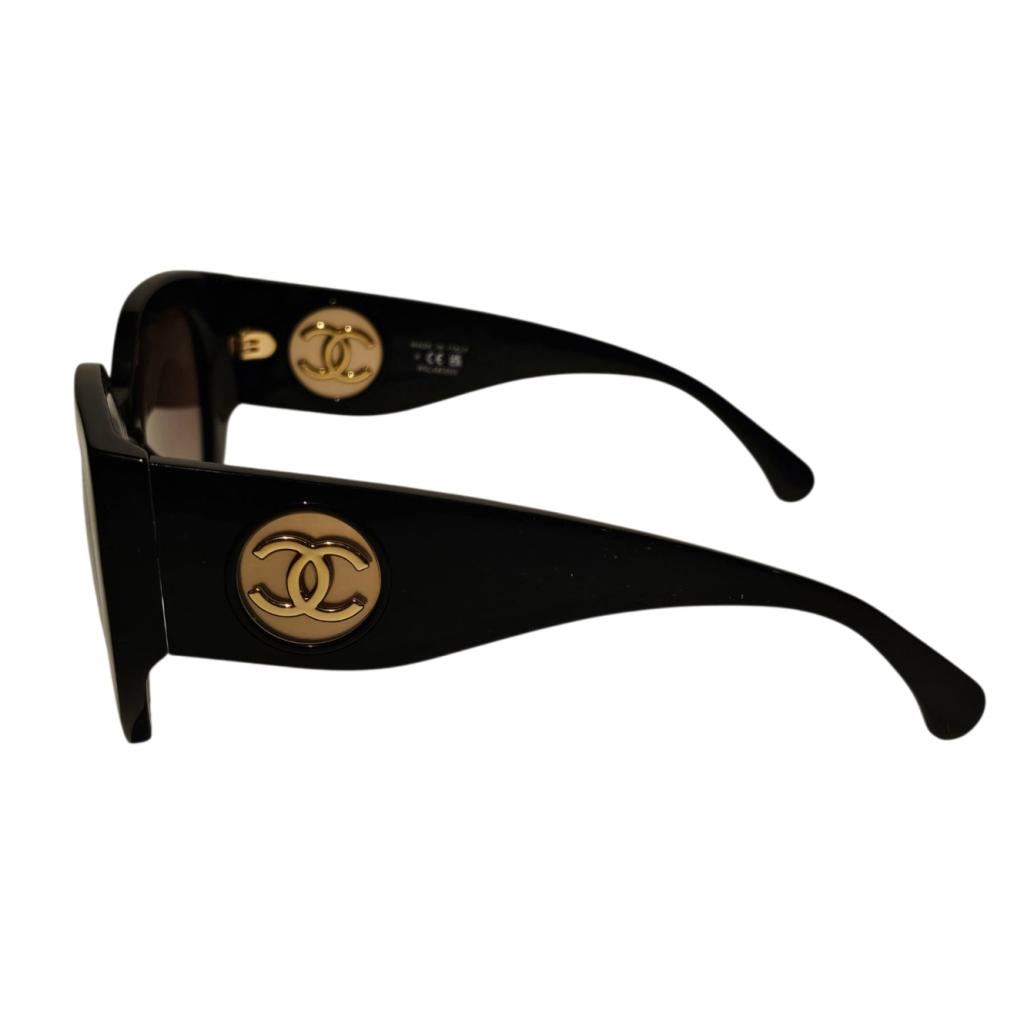 Chanel Vlinder Zonnebril 5550 55-20-140 Polarized | Nieuw, Chanel, Nieuw, Support@chanel.com, 31 Rue Cambon, 75001 Paris
France