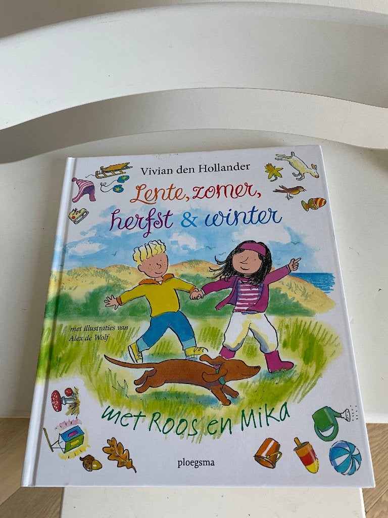 Vivian den Hollander. Lente-zomer -herfst-winter., Boeken, Ophalen of Verzenden, Zo goed als nieuw, Vivian den hollander, Prentenboek