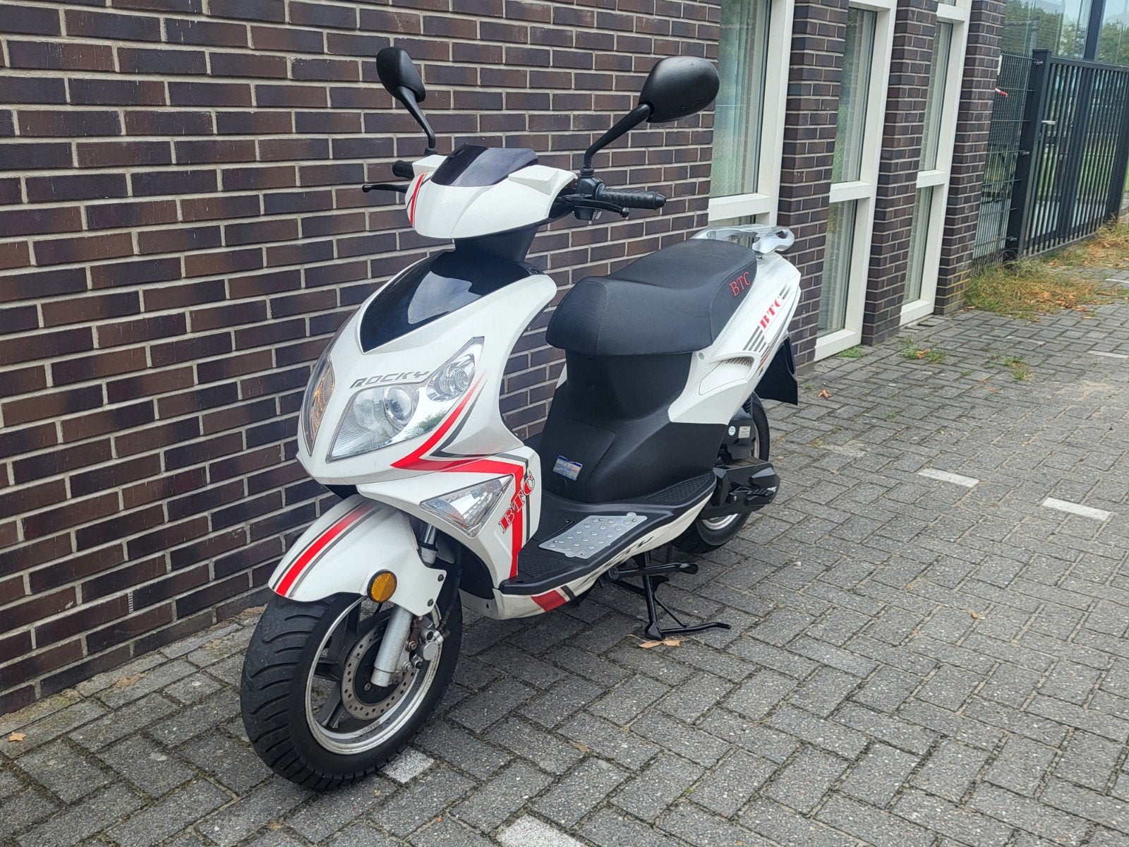 BTC ROCKY bromscooter slecht 9.250 km 45 km/u, Fietsen en Brommers, Scooters | Overige merken, Ophalen, Gebruikt, Maximaal 45 km/u