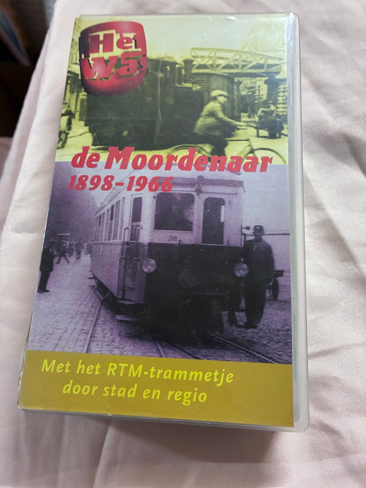 Het Was de Moordenaar 1898-1966 VHS RTM-trammetje, Gebruikt, Documentaire, Alle leeftijden, VHS