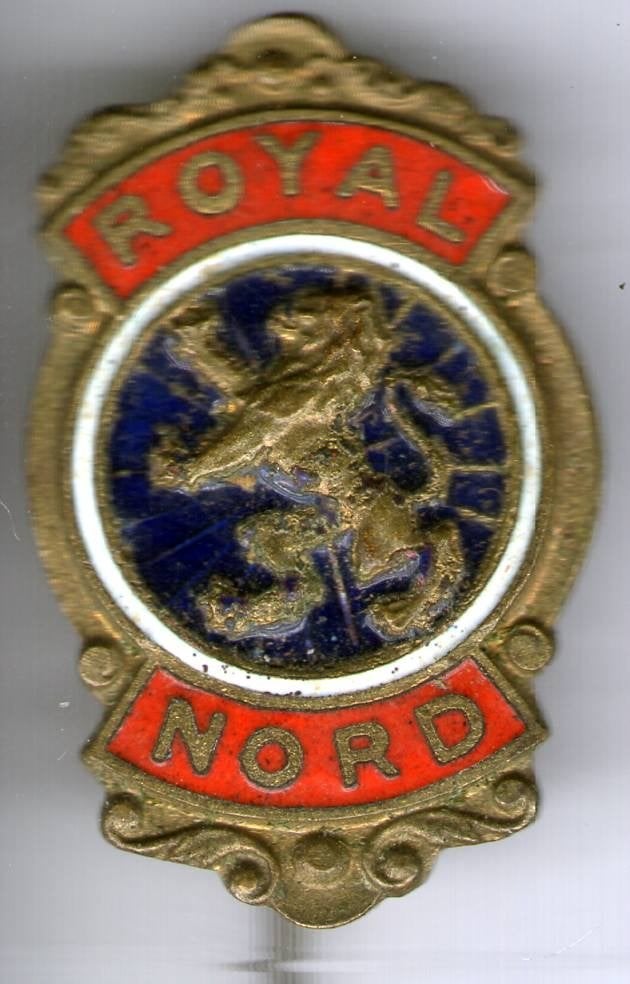 Royal Nord email op koper motorfiets broche ( G_121), Verzenden, Nieuw, Transport, Speldje of Pin