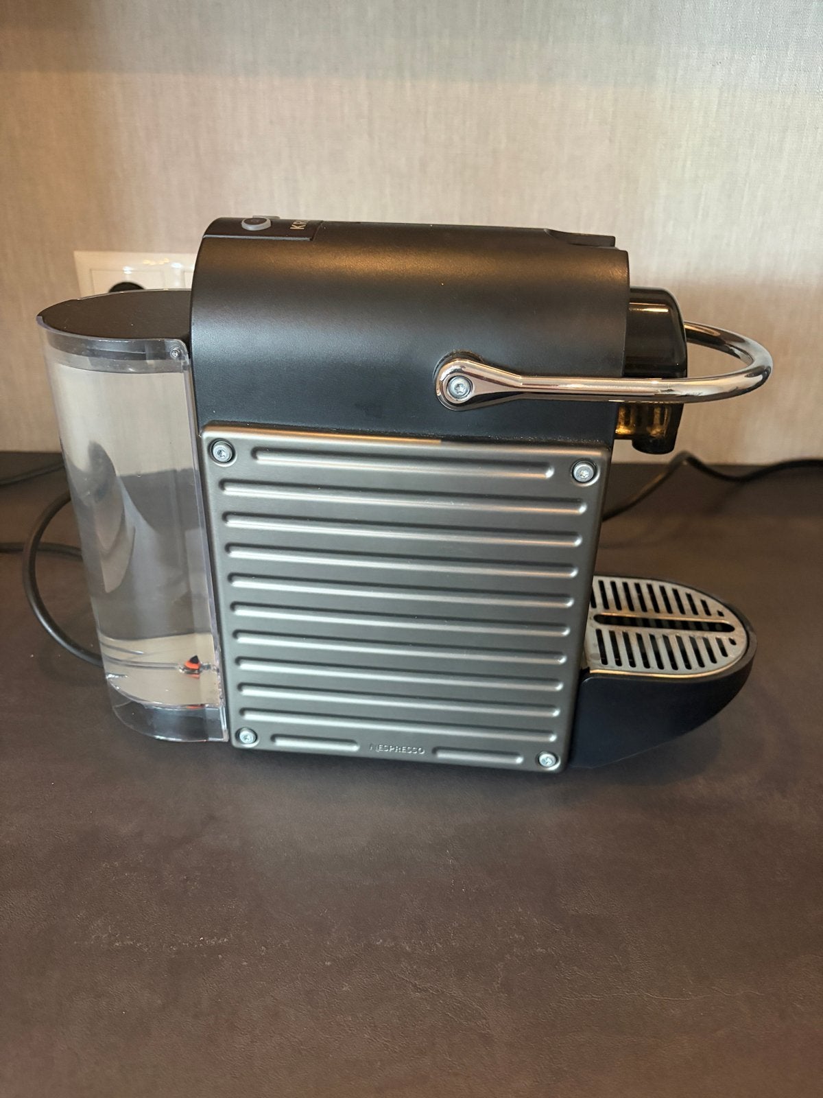 Nespresso Krups Essenza Mini Koffiezetapparaat Zwart, Espresso apparaat, Ophalen of Verzenden, Zo goed als nieuw, 1 kopje