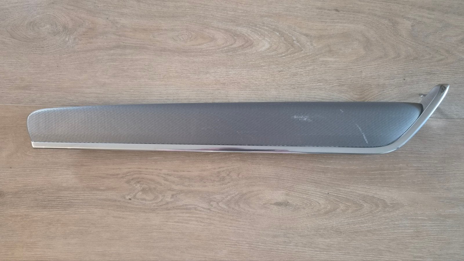 Volvo S90/V90 metal mesh sierlijst linker achterportier, Ophalen of Verzenden, Gebruikt, Volvo