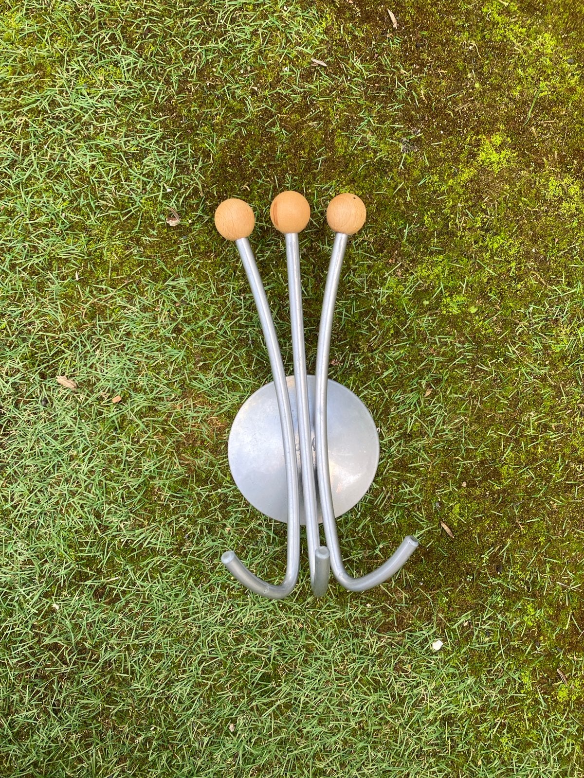 Metalen wandkapstok met houten bollen, Wandkapstok, Gebruikt, Ophalen of Verzenden, Minder dan 100 cm