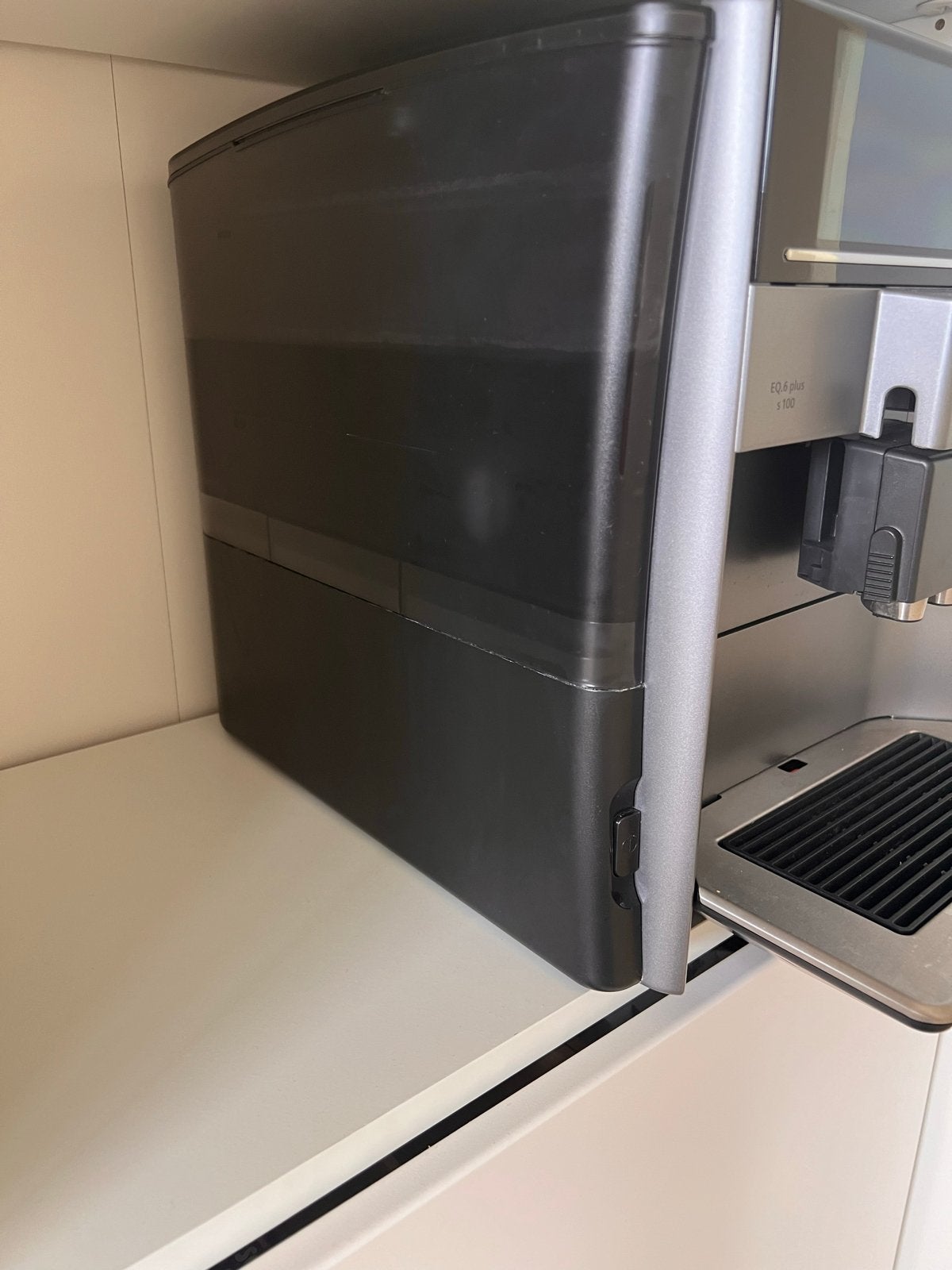 Siemens EQ.6 plus s100 volautomatische koffiemachine, Afneembaar waterreservoir, Gebruikt, Koffiemachine, 4 tot 10 kopjes