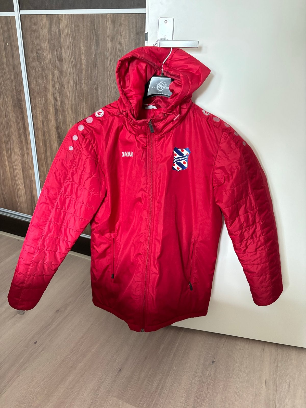 Jako sc-heerenveen winterjas maat M, Ophalen, Gedragen, Maat 48/50 (M), Rood