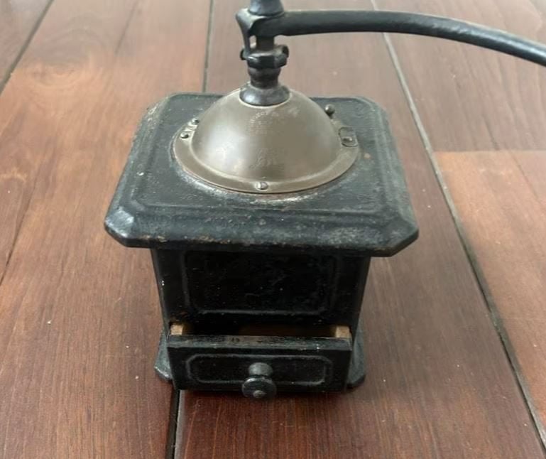 Antieke koffiemolen met lade, Antiek en Kunst, Antiek | Keukenbenodigdheden, Ophalen of Verzenden
